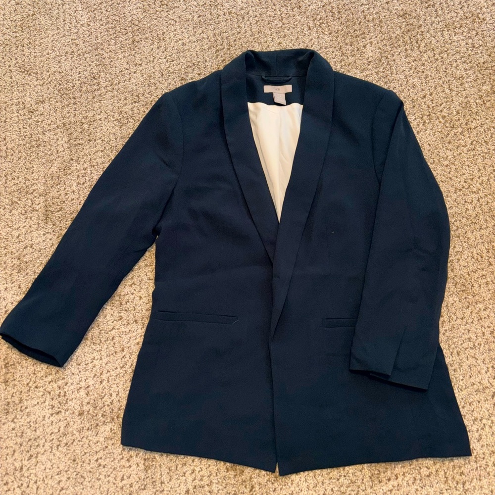H&M Blue Blazer with Notched Lapel and Professional Silhouette